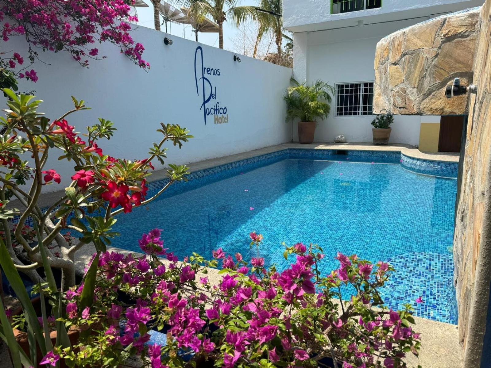 Hotel Arenas Del Pacifico Санта-Крус-Хуатулко Экстерьер фото