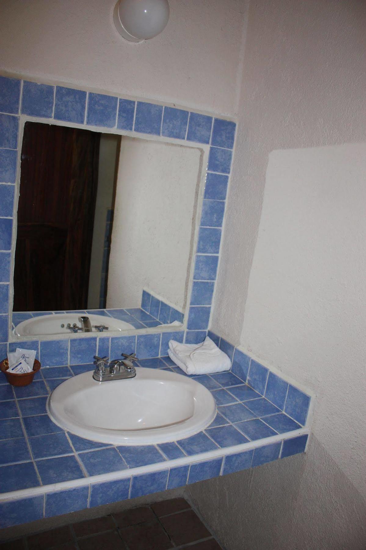 Hotel Arenas Del Pacifico Санта-Крус-Хуатулко Экстерьер фото