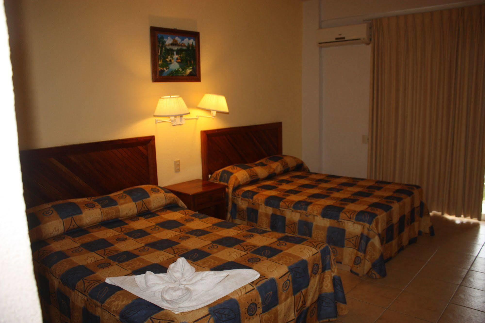 Hotel Arenas Del Pacifico Санта-Крус-Хуатулко Экстерьер фото